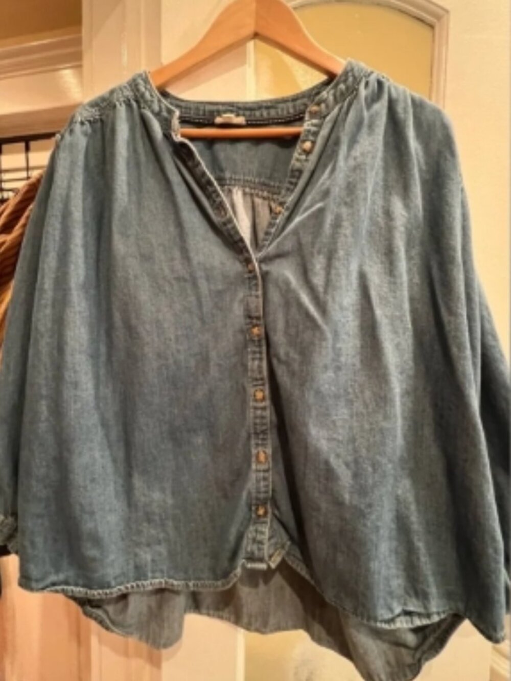 EUC Pilcro Sidney Batwing Blouse chambray edition denim medium blue - Picture 3 of 5